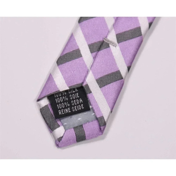 Patrick Kane Worn and Autographed 2014 Hockey Fights Cancer Silk Necktie - Picture 8 of 9